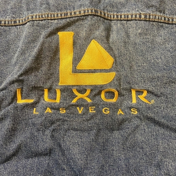 Vintage Luxor Hotel Las Vegas Blue Denim Jacket Pyramid Creations Men's XL EUC - Picture 3 of 8
